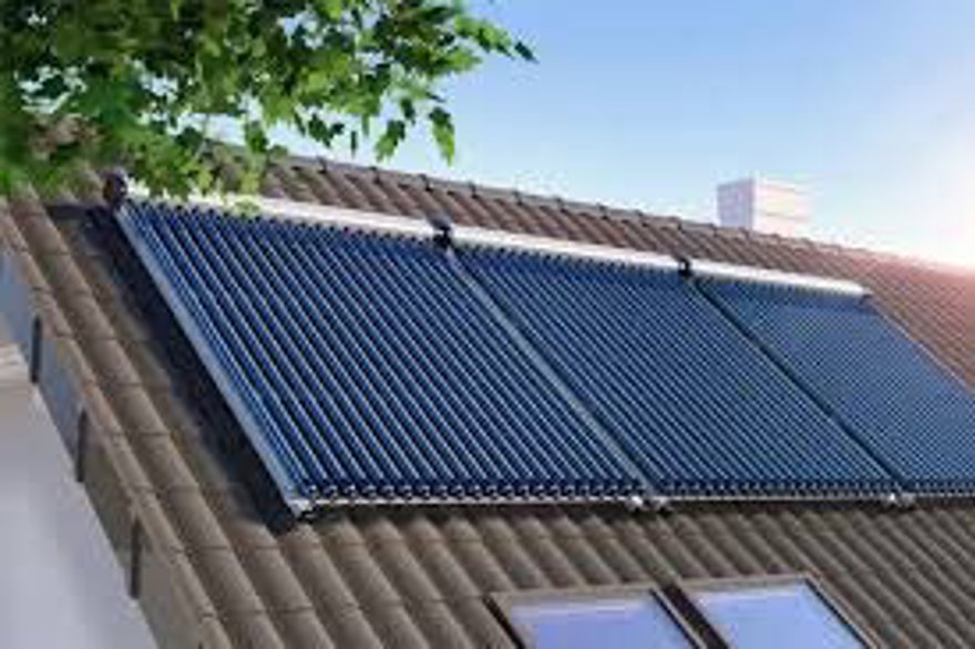 Zonneboiler panelen op dak
